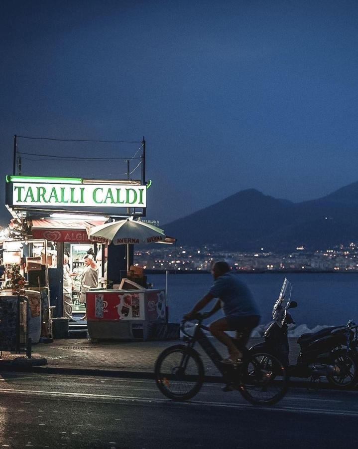 Frizzi & Lazzi House Daire Napoli Dış mekan fotoğraf